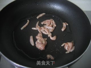 韭菜蛋皮炒肉丝的做法步骤：4