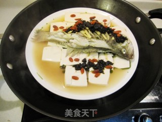 橄榄菜蒸鲈鱼的做法步骤：4