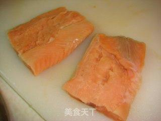 黑椒三文鱼的做法步骤：1