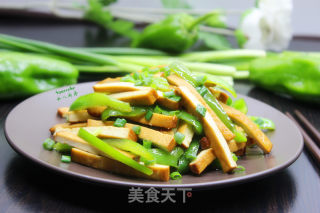 青椒炒香干的做法