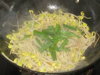 青蒜炒豆芽的做法步骤：5