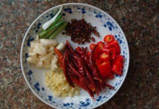 又麻又辣又香的水煮鱼，手把手教你做的做法步骤：2