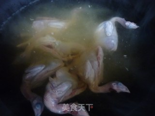 鹌鹑炖盅的做法步骤：2