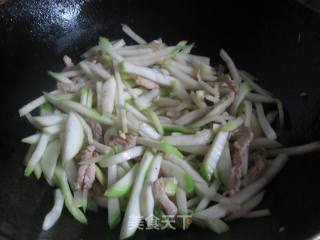 葫芦炒肉丝的做法步骤：6
