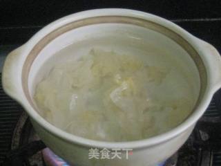 百合花红枣桂圆银耳汤的做法步骤：2