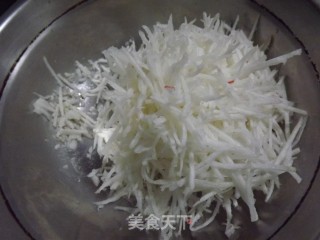 萝卜丝饼的做法步骤：1