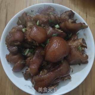 卤猪脚的做法