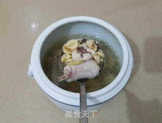 莲子炖鸡汤的做法