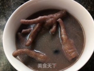 黑豆薏米鸡爪汤的做法