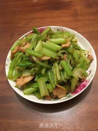 芹菜肉丝的做法