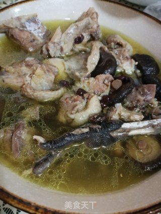 芡实红豆母鸡汤的做法