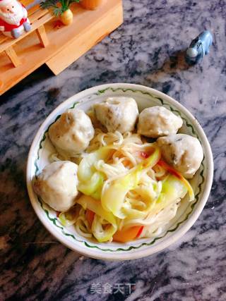 “快手懒人餐”昙花鱼丸面的做法