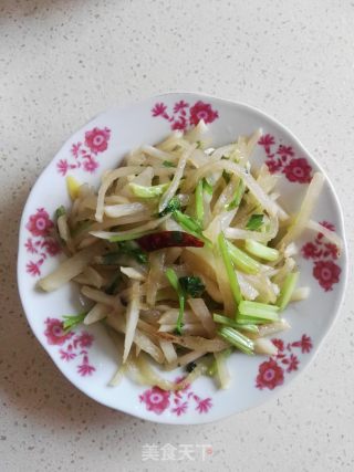 芹香箩卜丝的做法