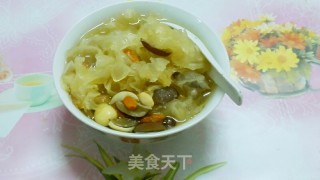 银耳百合莲子红枣枸杞汤的做法