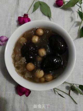 莲子红枣银耳汤的做法
