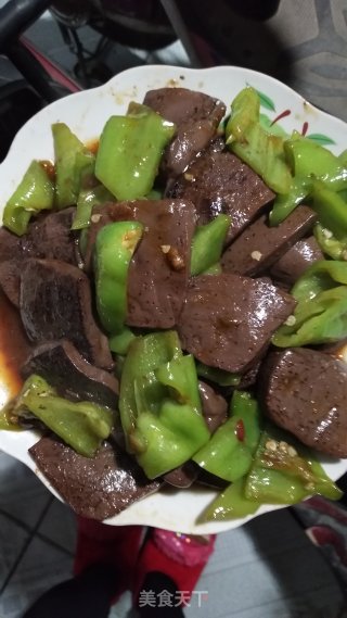 青椒炒猪血的做法