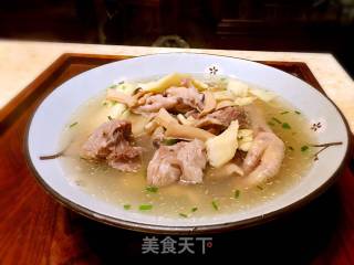 冬笋墨鱼骨头汤的做法