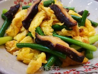 蒜苔炒鸡蛋的做法