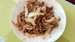 洋葱爆羊肉的做法