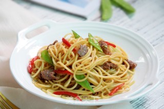 黑椒牛肉炒意面的做法