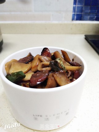工作便当????——杏鲍菇炒香肠的做法