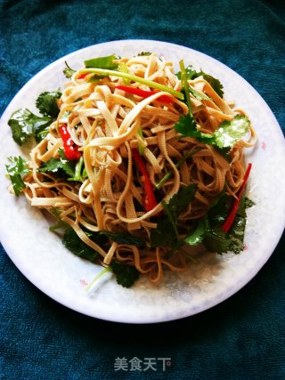香菜拌豆皮的做法
