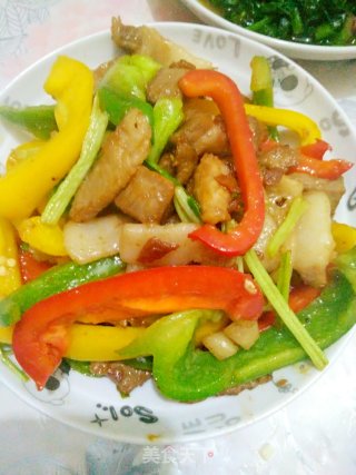 三椒炒肉的做法