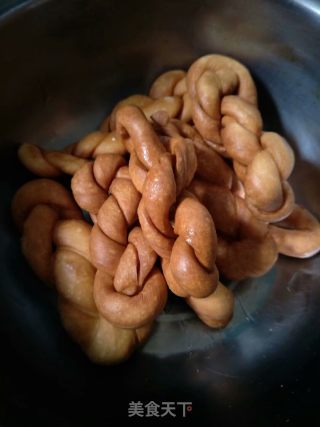 奶味麻花的做法