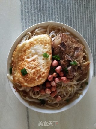 大排鸡蛋面的做法
