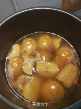 苹果枸杞龙骨汤的做法