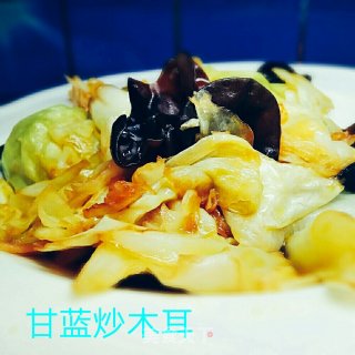 甘蓝炒木耳的做法