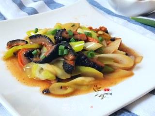 葱爆红极海参的做法
