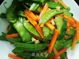胡萝卜炒荷兰豆的做法