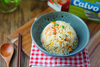金枪鱼虾仁炒饭的做法