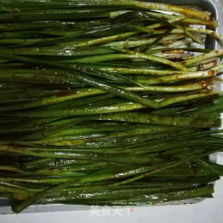 烤韭菜的做法