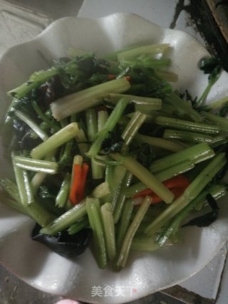 清炒芹菜的做法