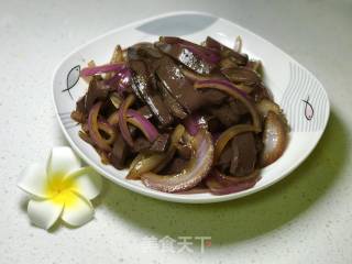 洋葱孜然炒血豆腐的做法