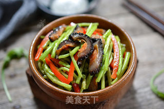 红极参炒茼蒿的做法