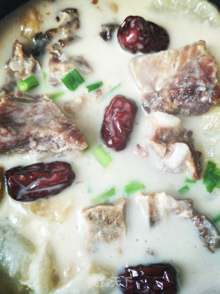 青红萝卜煲腊排骨的做法