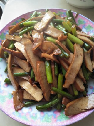 豆干炒蒜苔的做法