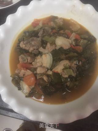 焖番茄酸菜五花肉排骨的做法