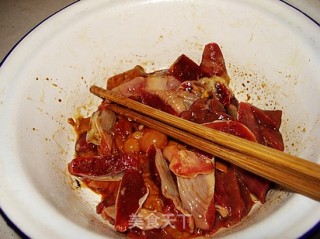 芹菜炒鸡杂的做法步骤：3