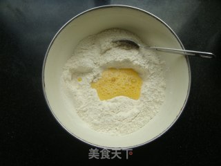 鸡蛋酥麻花的做法步骤：2
