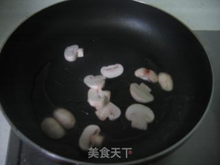 茭白炒口蘑的做法步骤：2