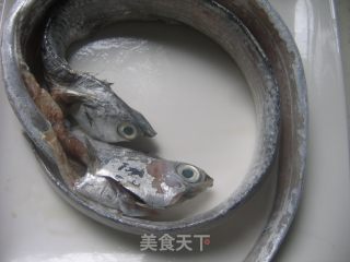 盐酥带鱼的做法步骤：1