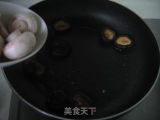 油焖双菇的做法步骤：3