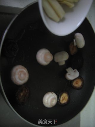 油焖双菇的做法步骤：4