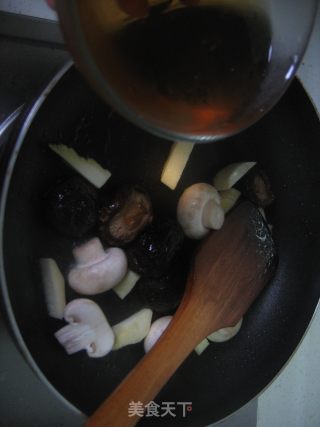 油焖双菇的做法步骤：5