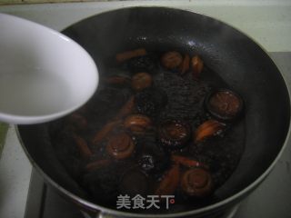 油焖双菇的做法步骤：8