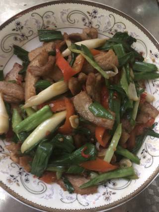 蒜苗炒肉的做法